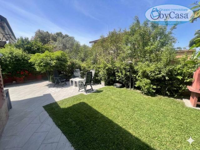 Villa Indipendente in vendita a Marina di San Nicola, Roma Capitale