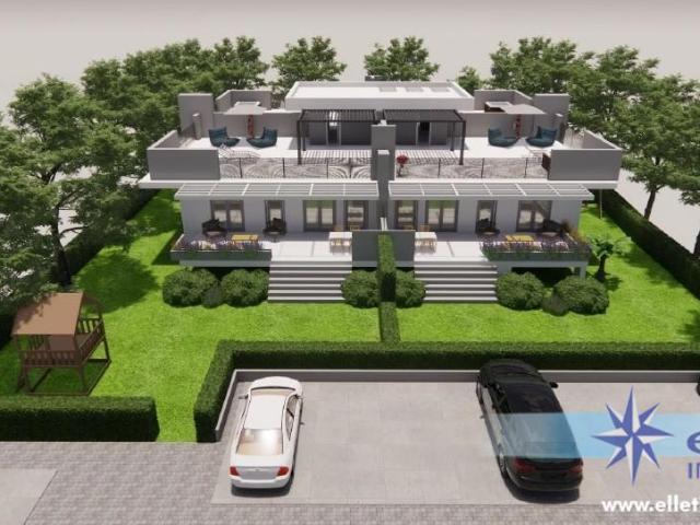 Palazzo in vendita a Marina di Massa, Marina Di Massa