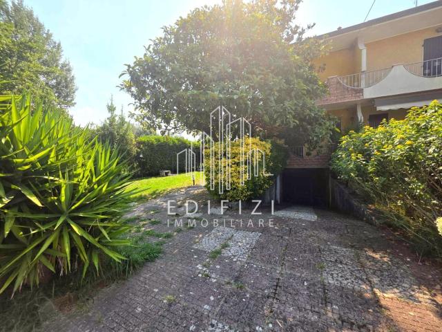 Villa Indipendente in vendita a Montignoso, Toscana
