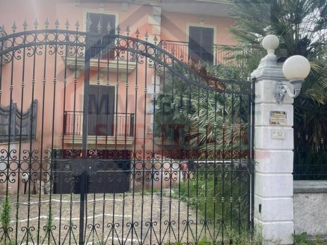 Villa Indipendente in affitto a Giugliano In Campania, Campania