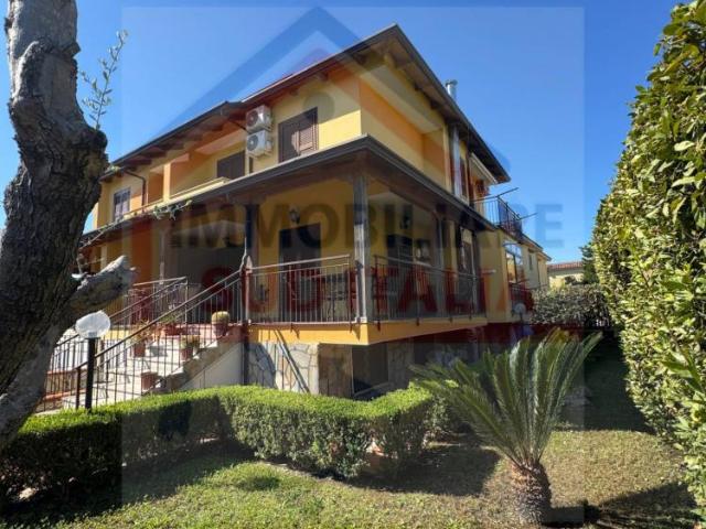 Villa Indipendente in affitto a Giugliano In Campania, Campania