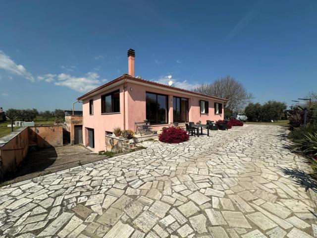 Villa Indipendente in vendita a Civita Castellana, Lazio