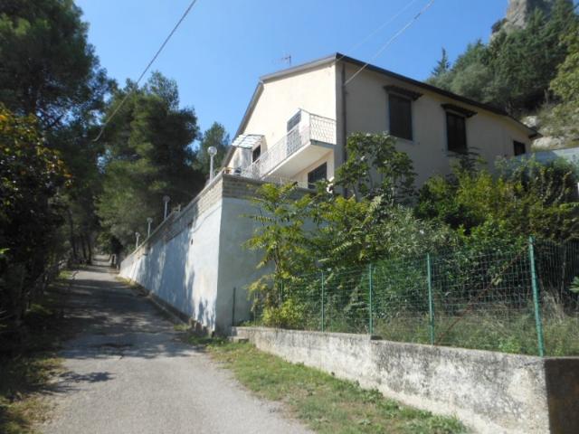 Villa Indipendente in vendita a Pietravairano, Campania