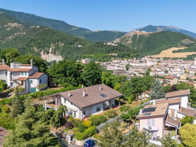 Casa in vendita a Cappuccini, Marche
