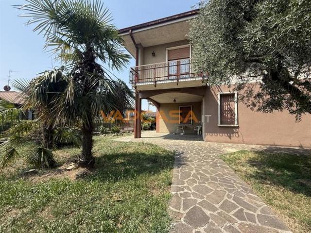 Villa Indipendente in vendita a Mornico Al Serio, Lombardia