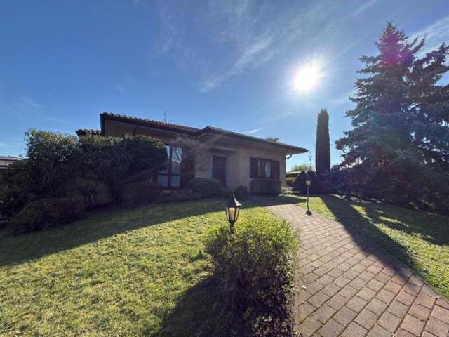 Villa Indipendente in vendita a Casorezzo, Milano