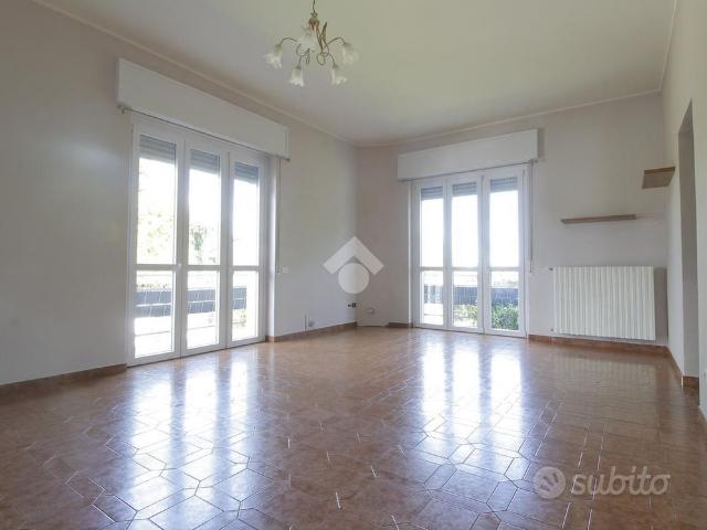 Villa Indipendente in affitto a Cerro Maggiore, Lombardia