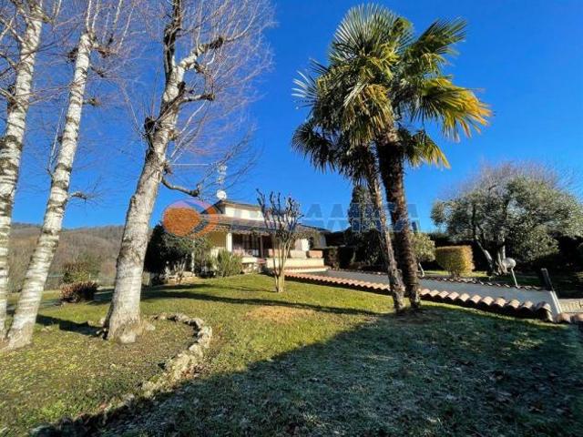 Villa Indipendente in vendita a Mapello, Lombardia