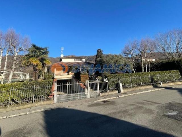 Villa Indipendente in vendita a Carvico, Bergamo