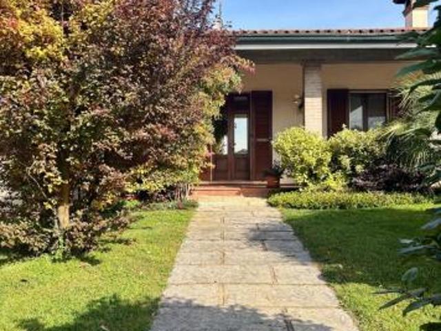 Villa Indipendente in vendita a Curtatone, Lombardia