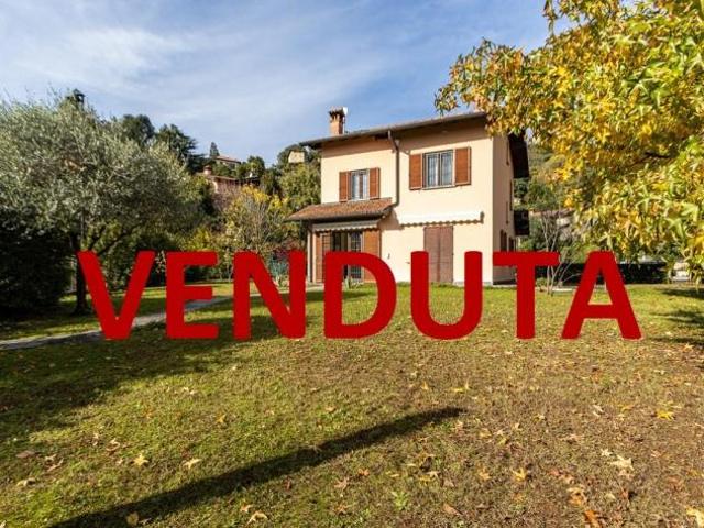 Villa Indipendente in vendita a Montevecchia, Lombardia