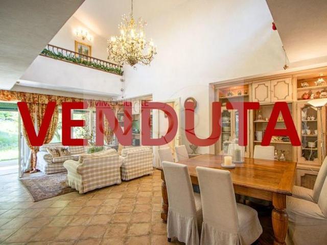 Villa Indipendente in vendita a Montevecchia, Lombardia