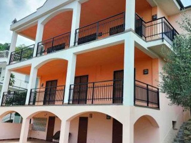 Villa Indipendente in vendita a Noli, Liguria