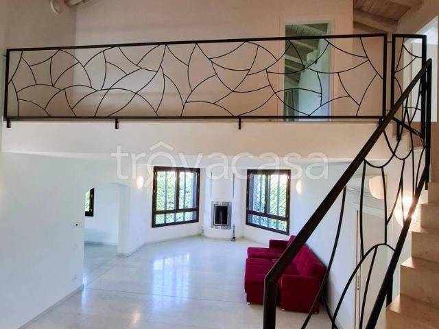 Villa Indipendente in affitto a Bernareggio, Lombardia
