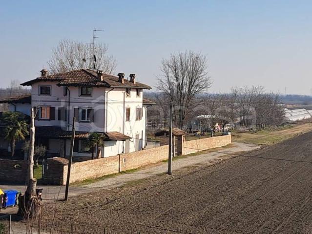 Villa Indipendente in affitto a Cadelbosco di Sotto, Cadelbosco di Sopra