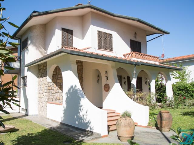 Villa Indipendente in affitto a Lido di Camaiore, Camaiore