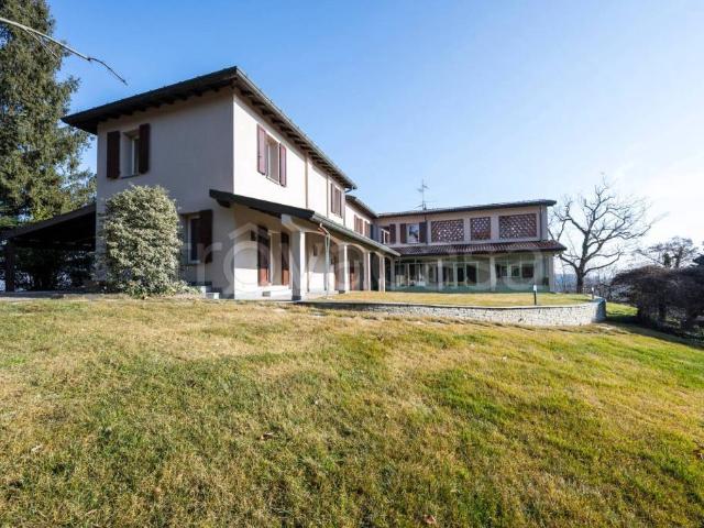 Villa Indipendente in affitto a Comunità Montana del Piambello, Cantello