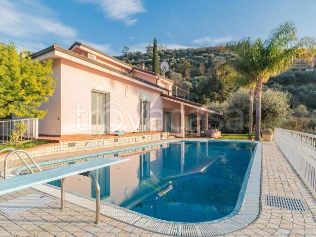 Villa Indipendente in affitto a Castellaro, Liguria