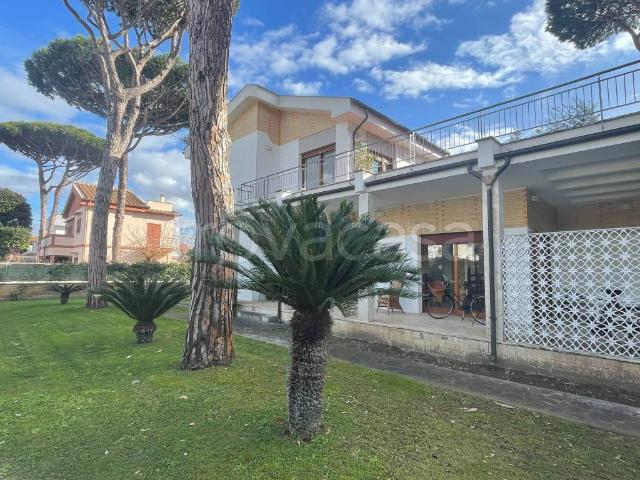 Villa Indipendente in affitto a Fregene, Roma Capitale