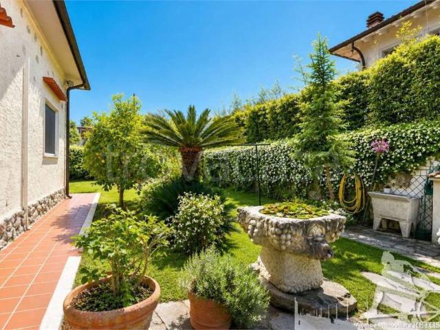 Villa Indipendente in affitto a Forte Dei Marmi, Toscana