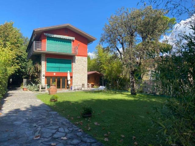 Villa Indipendente in affitto a Vittoria Apuana, Forte Dei Marmi