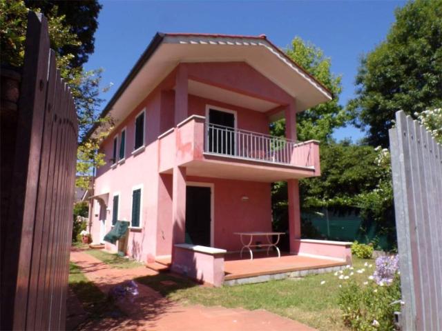 Villa Indipendente in affitto a Vittoria Apuana, Forte Dei Marmi