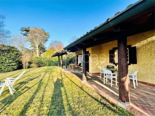 Villa Indipendente in affitto a Ispra, Lombardia