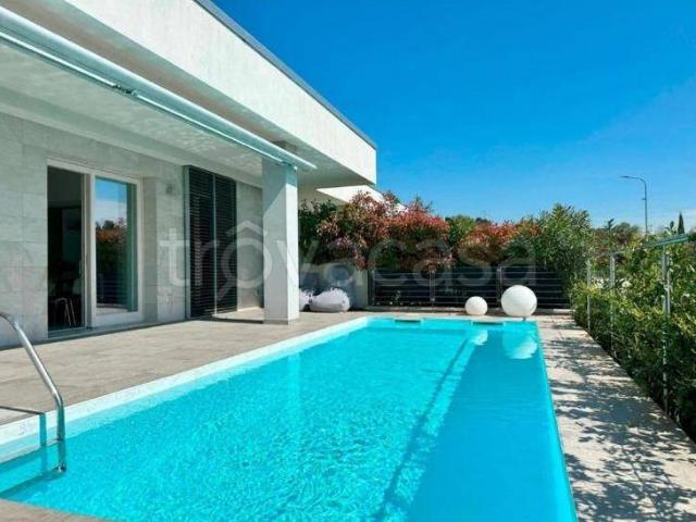 Villa Indipendente in affitto a Lonato del Garda, Brescia