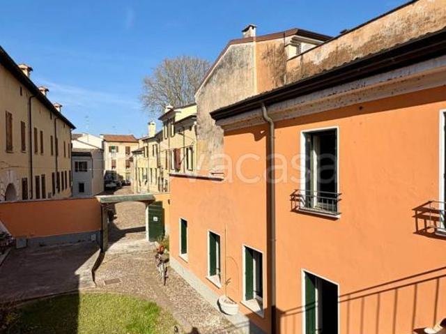 Villa Indipendente in affitto a Fiera-Catena, Mantova