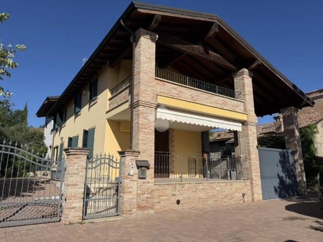 Villa Indipendente in affitto a Unione dei comuni del Distretto Ceramico, Maranello