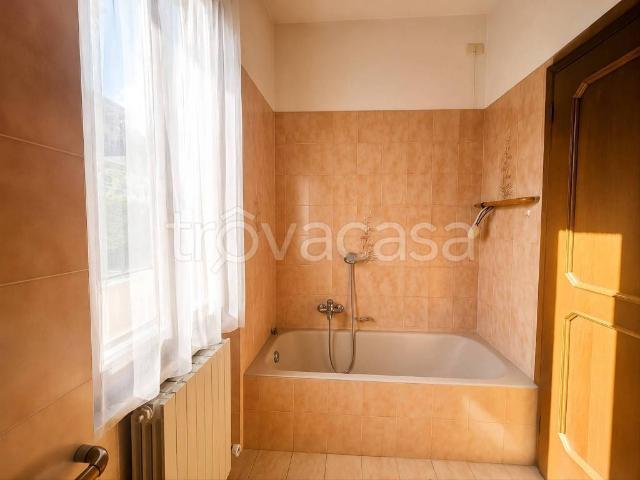 Villa Indipendente in affitto a Polpenazze del Garda, Brescia