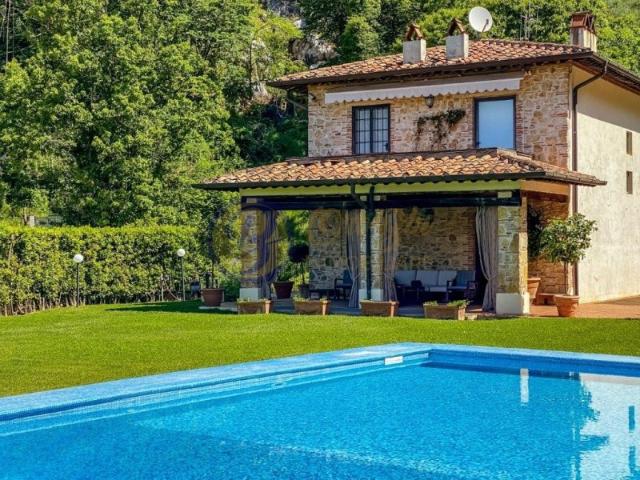 Villa Indipendente in affitto a Camaiore, Toscana