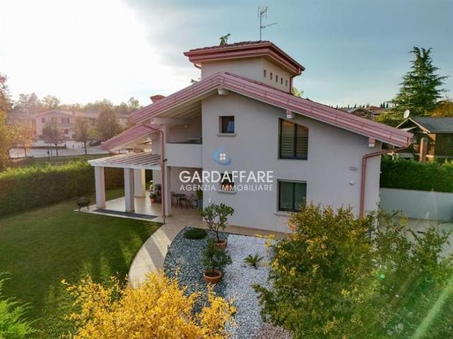 Villa Indipendente in vendita a Desenzano Del Garda, Lombardia