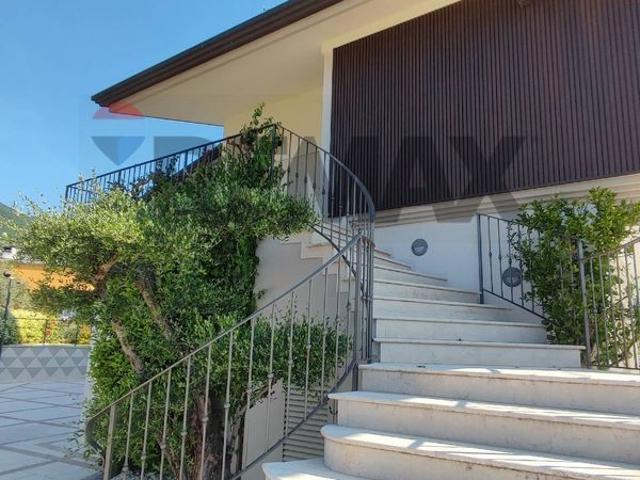 Villa Indipendente in affitto a Roè, Roè Volciano