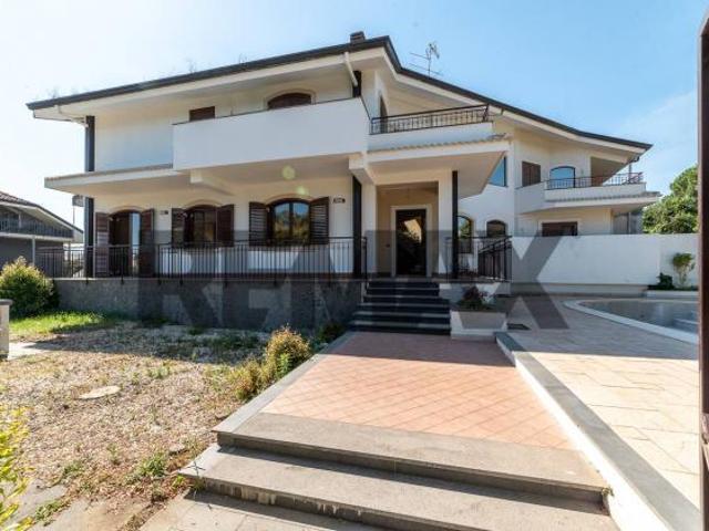Villa Indipendente in vendita a Aci Sant'antonio, Sicilia