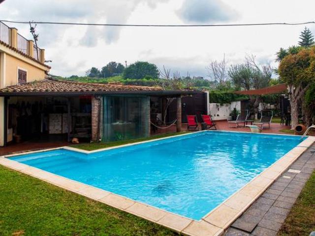 Villa Indipendente in vendita a Acireale, Sicilia