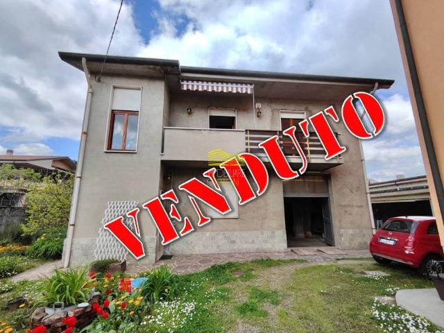 Villa Indipendente in vendita a Agrate Brianza, Lombardia