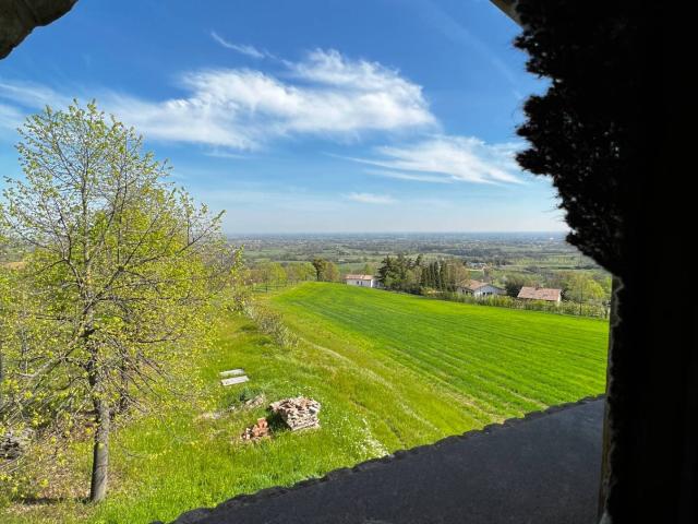 Villa Indipendente in vendita a Colline Matildiche, Re