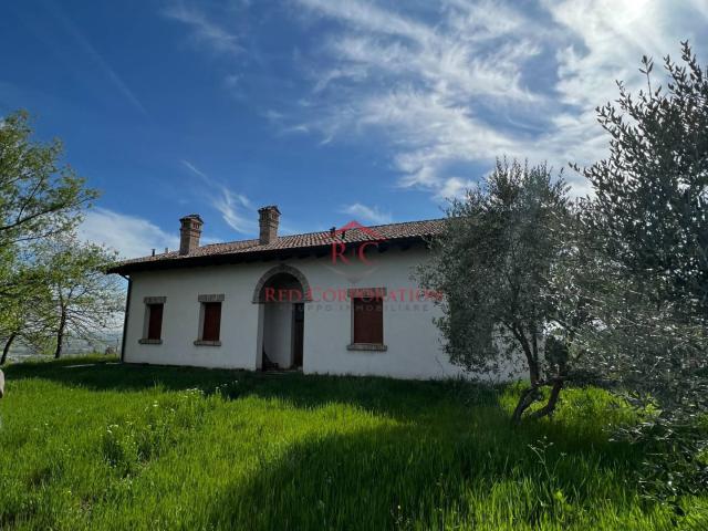 Villa Indipendente in vendita a Colline Matildiche, Re