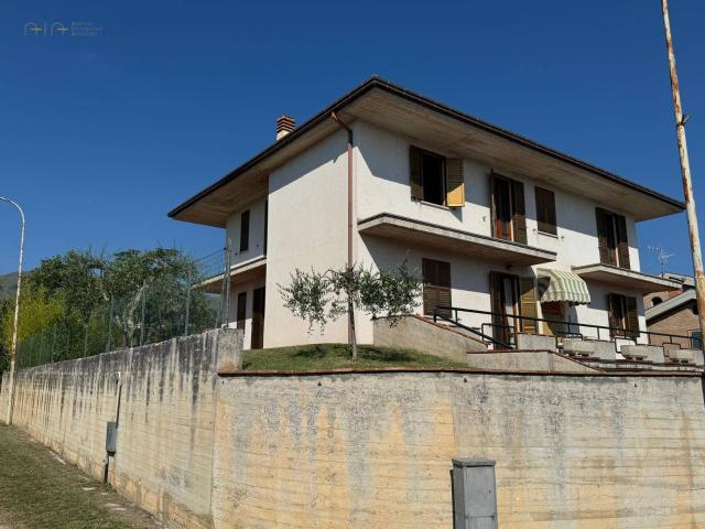 Villa Indipendente in vendita a Rustici Lottizzazione, Amandola