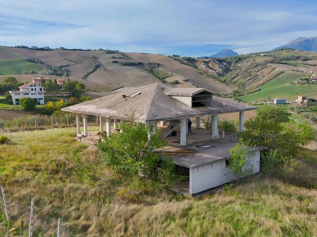 Villa Indipendente in vendita a Unione dei Comuni della Val Vibrata, Ancarano