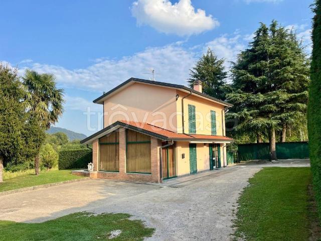 Villa Indipendente in vendita a Barzago, Lecco