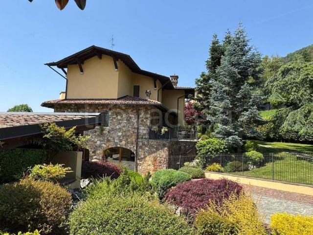 Villa Indipendente in vendita a Gandino, Lombardia
