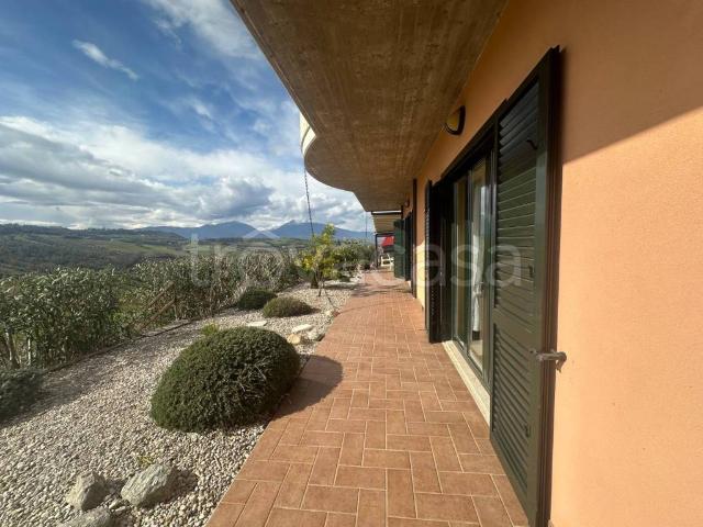 Villa Indipendente in vendita a Bellante, Abruzzo