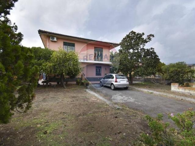 Villa Indipendente in vendita a Belpasso, Sicilia