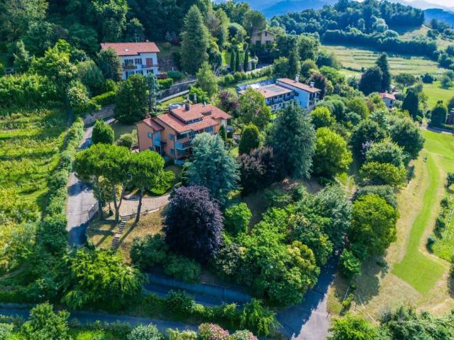 Villa Indipendente in vendita a Monterosso, Bergamo