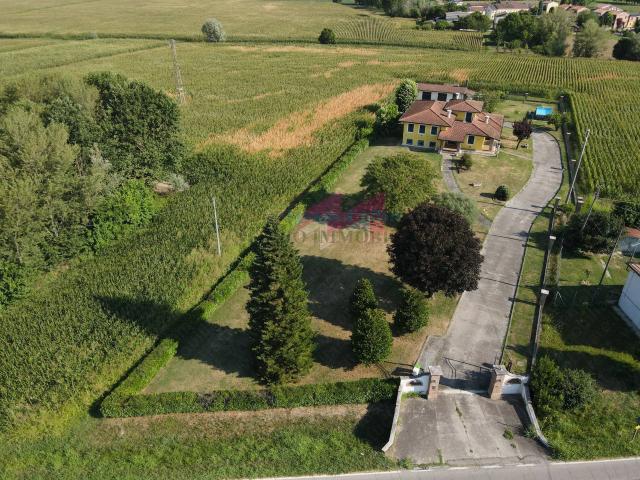 Villa Indipendente in vendita a Bergantino, Veneto