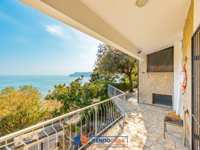 Villa Indipendente in vendita a Merello, Bergeggi