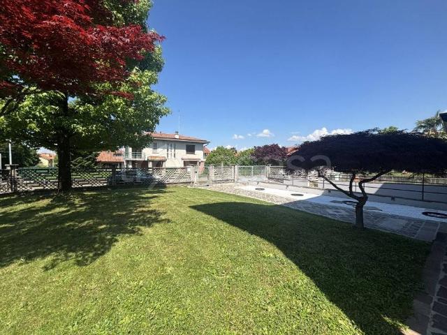 Villa Indipendente in vendita a Bernareggio, Lombardia