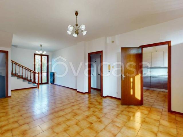 Villa Indipendente in vendita a Besana In Brianza, Lombardia